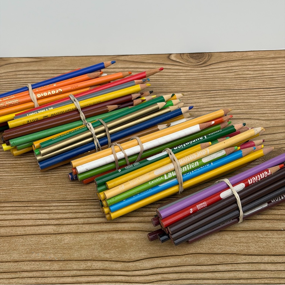 Huge Lot Of 100+ Vintage Pencil Crayons - Crayola, Laurentien, Pentech, Etc.